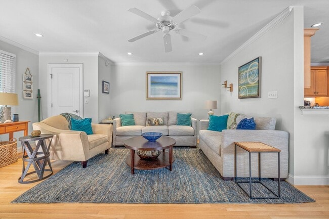 Building Photo - North End