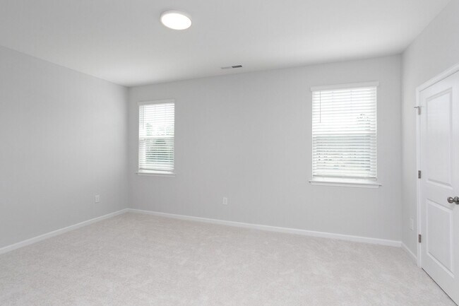 Building Photo - Gorgeous Townhome With Loads of Amenities in Ellis Crossing!