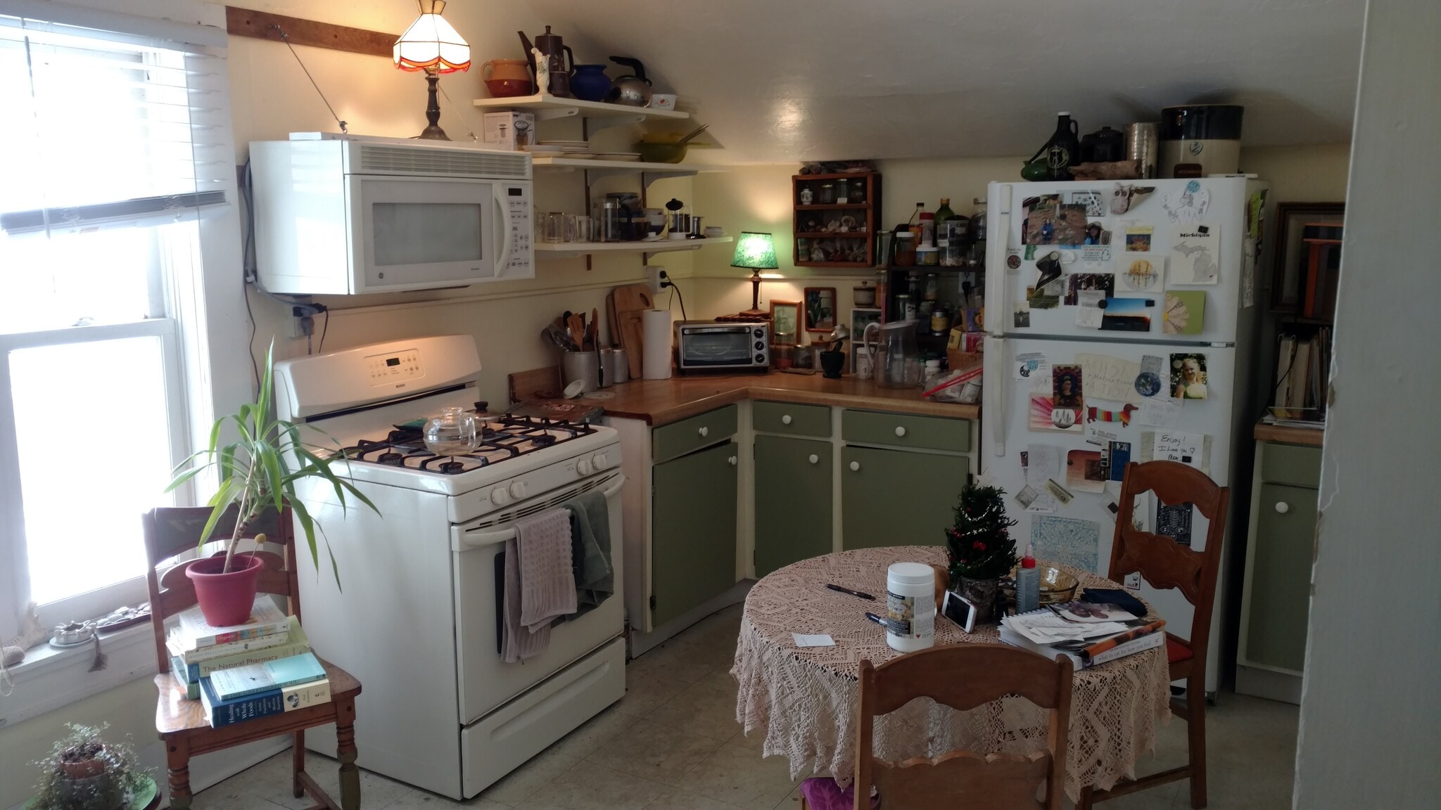 Kitchen fully occupied - 416 N Huron St