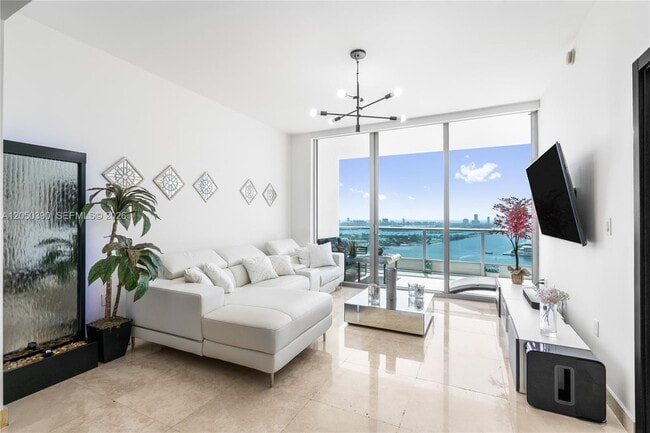 Building Photo - 900 Biscayne Blvd