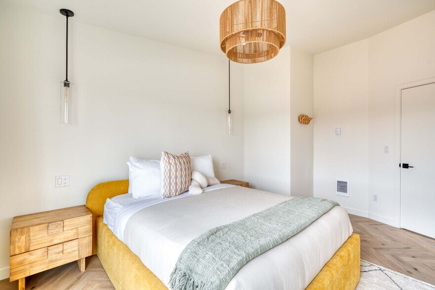 Building Photo - 5022 NE 26th Ave