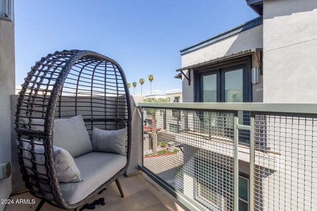 Building Photo - Amazing 2BR + Office Townhome in Old Town Scottsdale