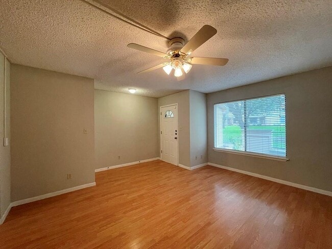 Building Photo - 9502 Quail Village Ln