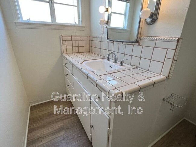 Building Photo - 535 W Edgemont Ave