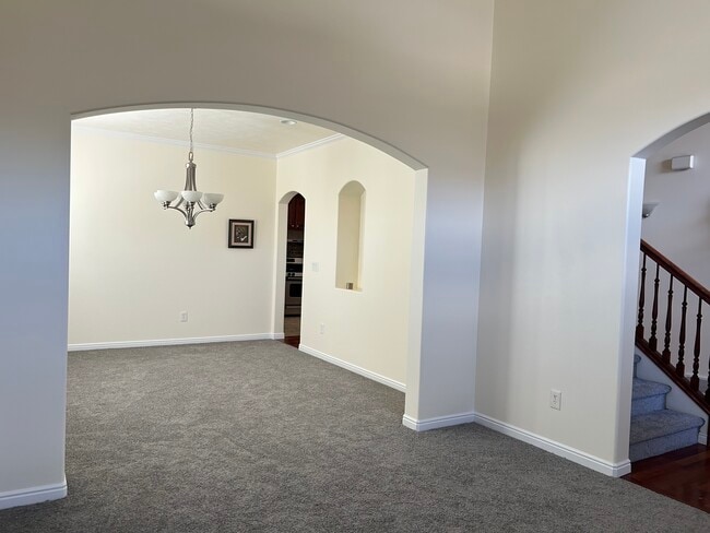 Building Photo - 5665 Piney View Ct