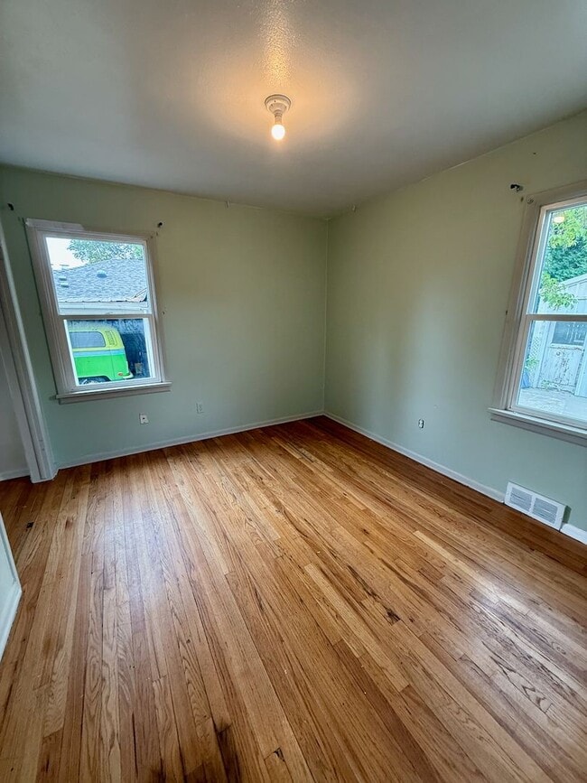 Building Photo - Ideally Located 3 Bed 1.5 Bath Spokane Hom...