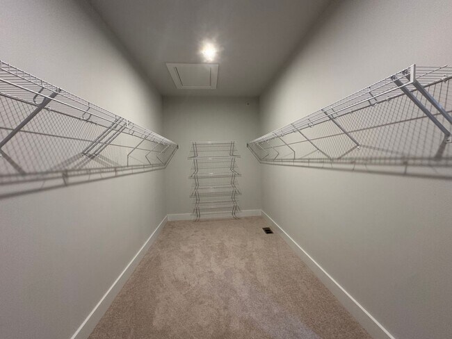 Building Photo - For Rent: Luxurious Short Pump Condo at Ga...