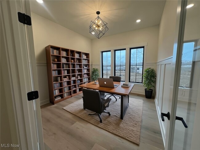 Building Photo - 853 Club Dr W