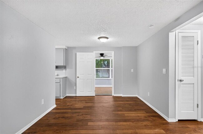 Building Photo - 8905 Tropical Palm Way