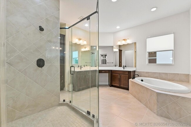 Building Photo - 15030 Wildwood Cir