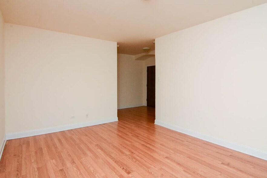 Building Photo - 2600 N Kimball Ave