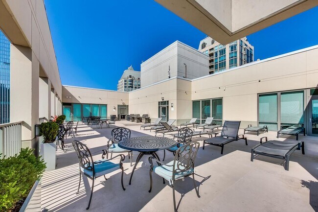 Building Photo - 2 E Erie St