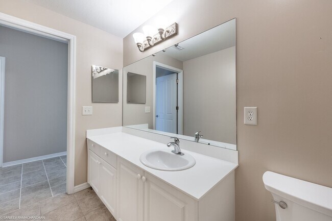 Building Photo - WALKING DISTANCE TO SUNSEEKER RESORT AND P...