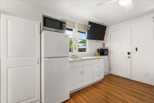 Building Photo - Remodeled Studio in North Kihei | Furnished & Pet-Friendly