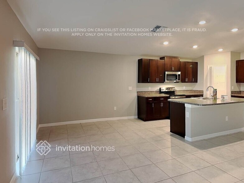 Building Photo - 1549 Blue Rose Dr