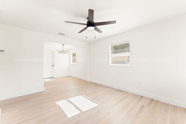 Building Photo - Newly Renovated 3 Bedroom Single-Family Home with Modern Finishes