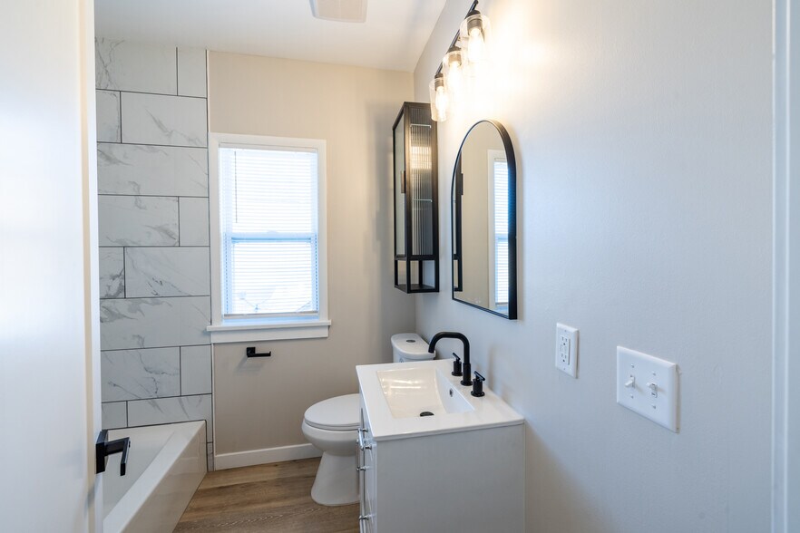 Building Photo - 4540 Garfield Ave