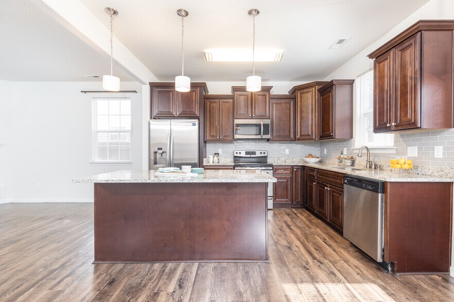 Kitchen - 132 S Thalia Rd