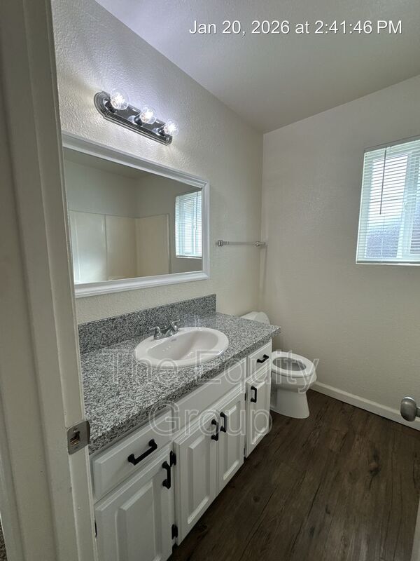 Building Photo - 809 Monarch Cir