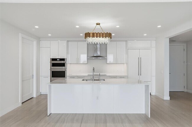 Building Photo - 301 1st St S