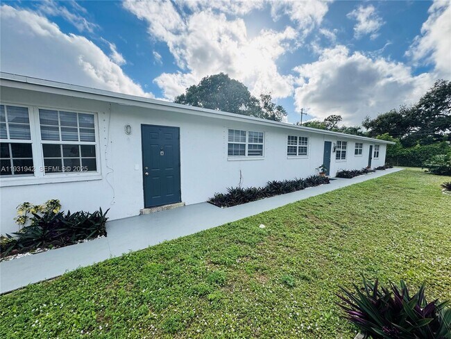 Building Photo - 631 NW 11th Ave