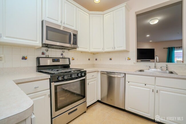 Building Photo - 908 Blossom Cir