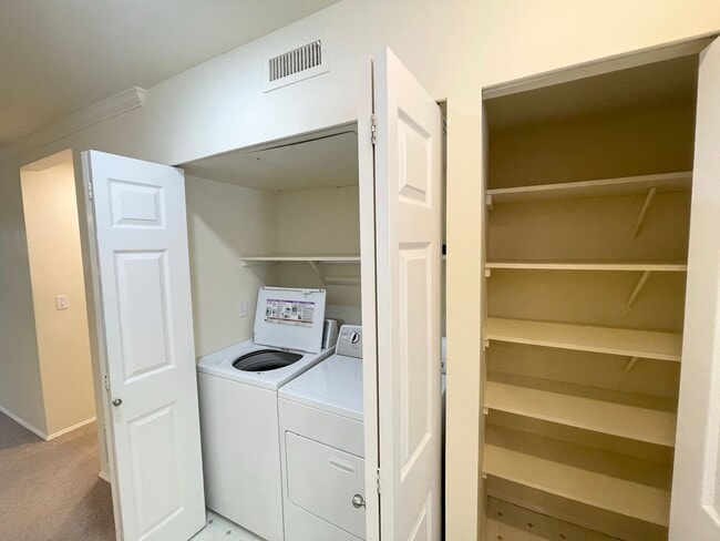 Building Photo - Bright 3-Bedroom Ground Floor Condo – Sundance at Klahanie, WA Updated & Move-In Ready with Clubh...