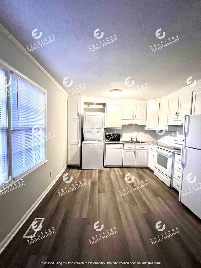 Building Photo - 3BR with Fenced Backyard - READY FOR MOVE IN TODAY!