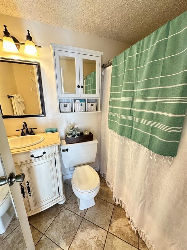 Building Photo - 5916 Lago Vista Way