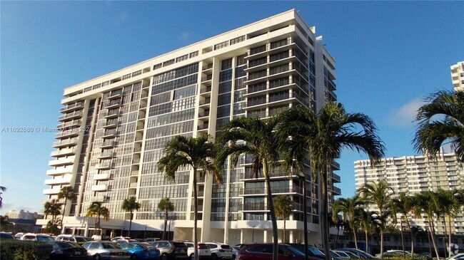 Building Photo - 2017 S Ocean Dr