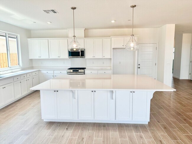 Building Photo - BRAND NEW 5/3 Lennar In Riverstone Community