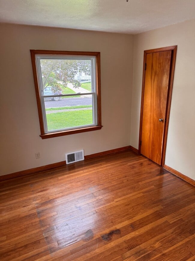 Building Photo - 12405 Reindeer Ave