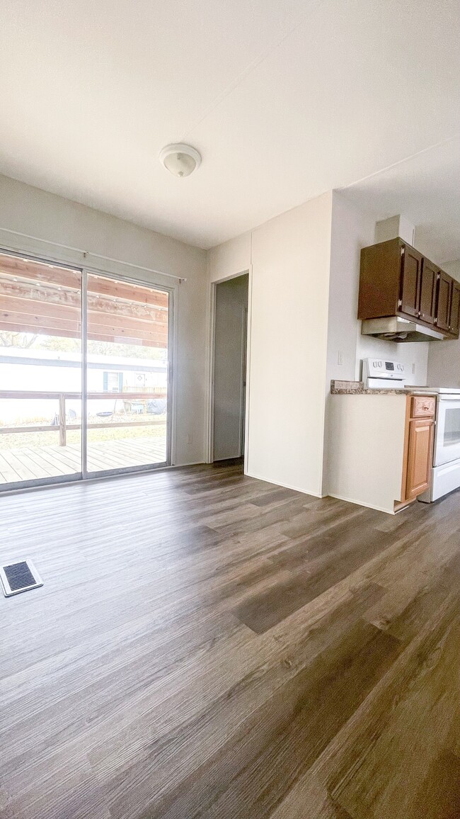 Building Photo - 1518 Lee County Rd 270