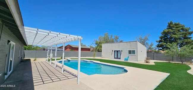 Building Photo - 642 W Plata Ave