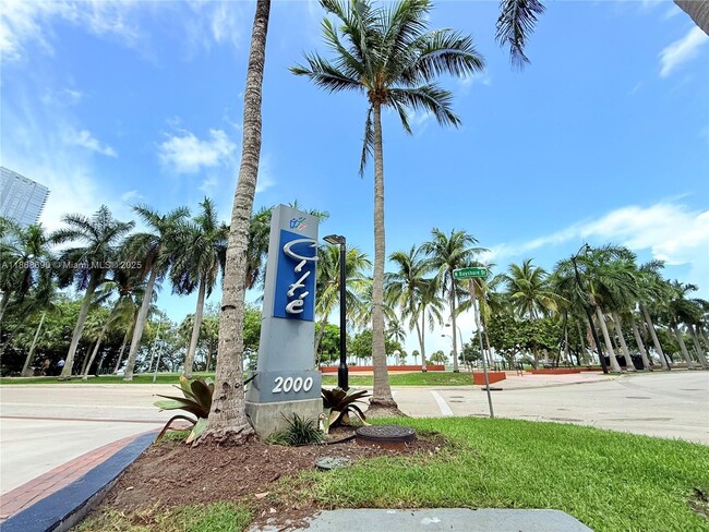 Building Photo - 2000 N Bayshore Dr