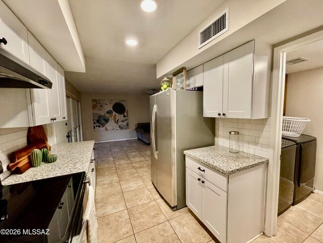 Building Photo - 2434 N Shade Tree Cir