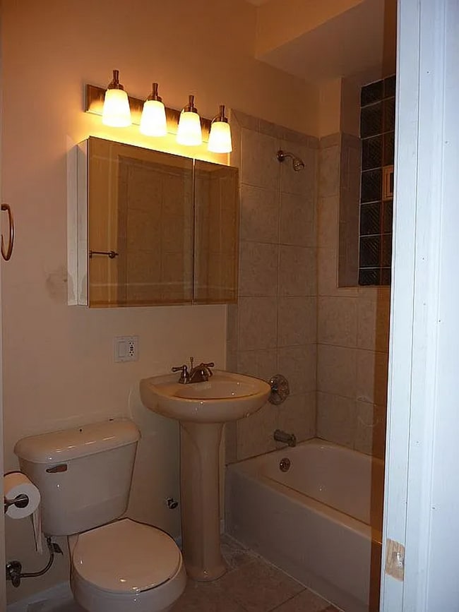 Building Photo - MODERN 2 BED/1BATH WITH GARAGE PARKING INCLUDED!