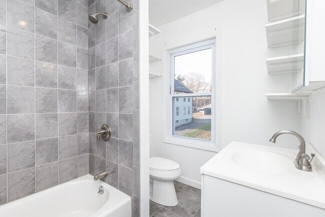 Building Photo - 74 Austin St