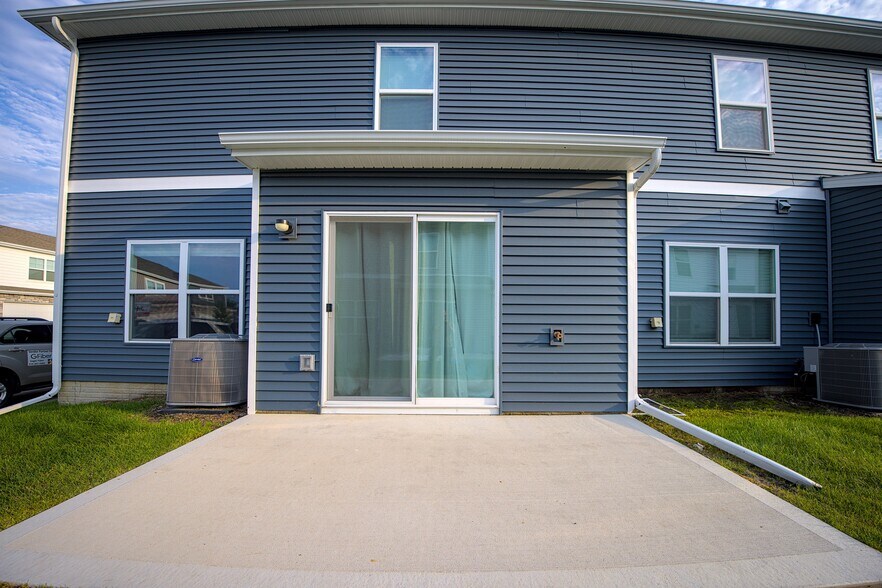 Building Photo - 303 Ember Dr