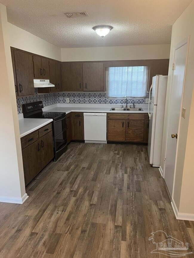 Building Photo - 4050 Claiborne Cir