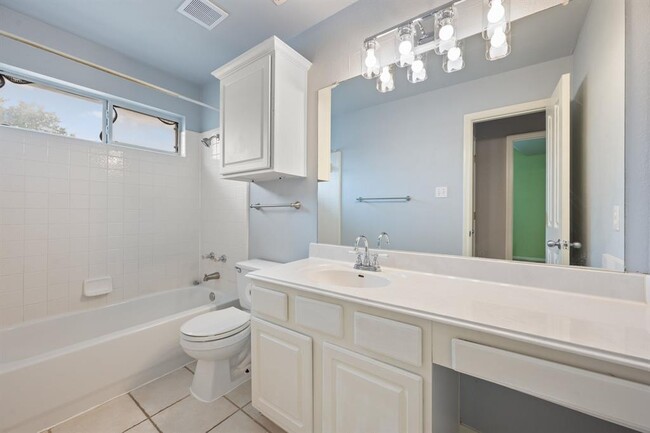 Building Photo - 1006 Shadow Valley Cove