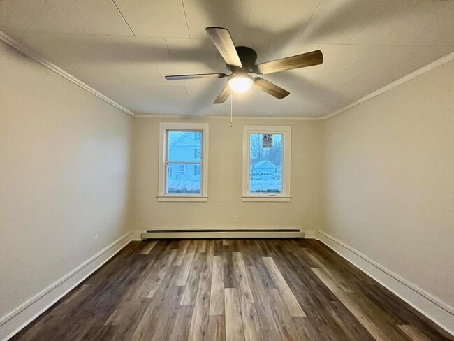 Building Photo - 416 Main St