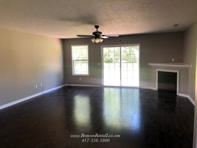 Building Photo - Over 2,000 sqft on one level