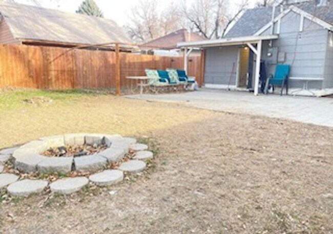 Building Photo - Charming 2BR Home with Vintage Style, Fenc...