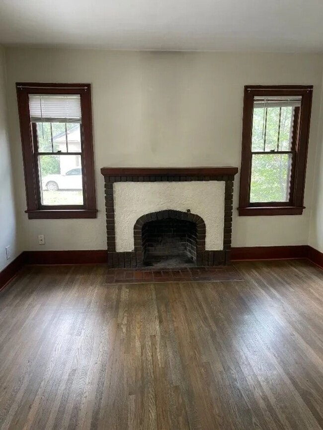 Building Photo - 610 S Loomis Ave