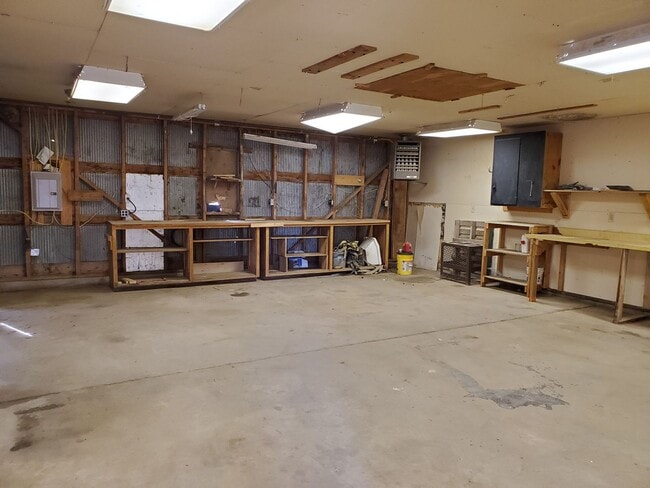 Building Photo - Rare Horse Property Opportunity | 3 Acres + Large Roping Arena & Shop