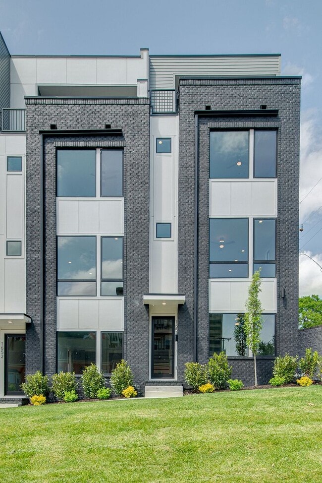 Building Photo - 1654 19th Ave S