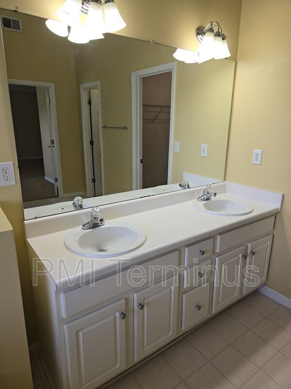 Building Photo - 6122 Farmwood Way SE