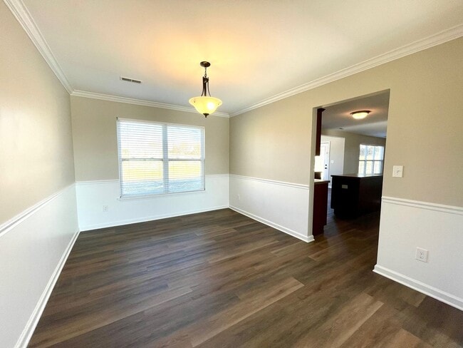 Building Photo - Renovated Polo Fields Home!