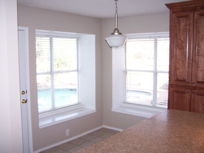 Building Photo - 311 Plantation Oak Ave